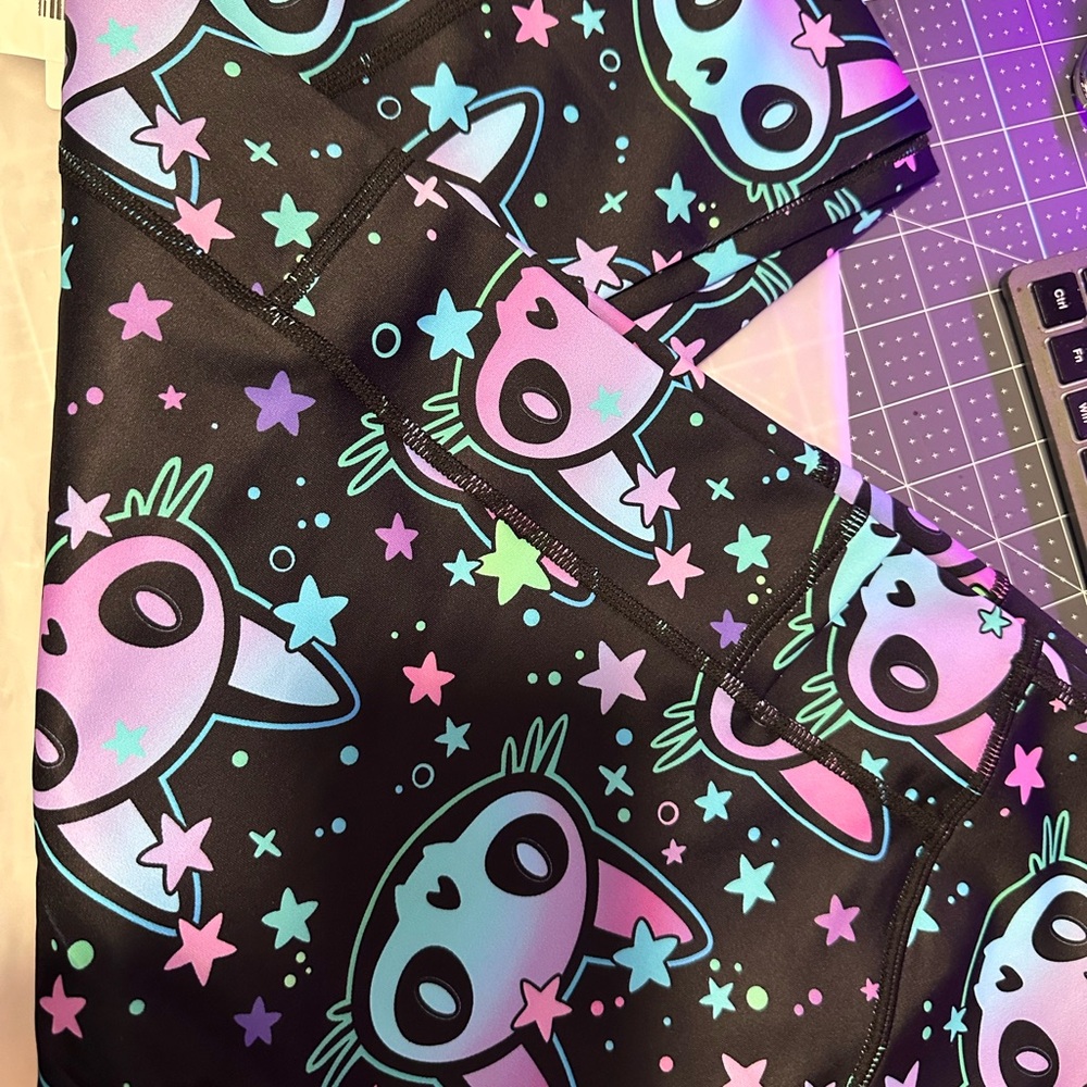 CVG Cosmic Kitty Leggings size M capri length brand new,